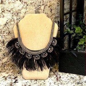 Stella & Dot
Vintage Gold Harper Feather Necklace